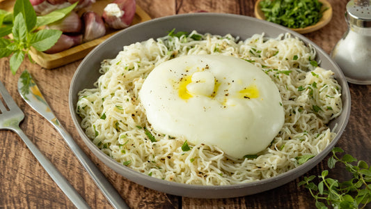 Cabelo de Anjo na manteiga de alho assado e burrata de Búfala