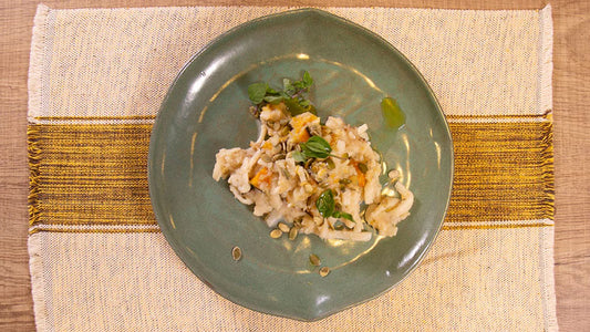 Penne com creme de couve-flor e abóbora crocante